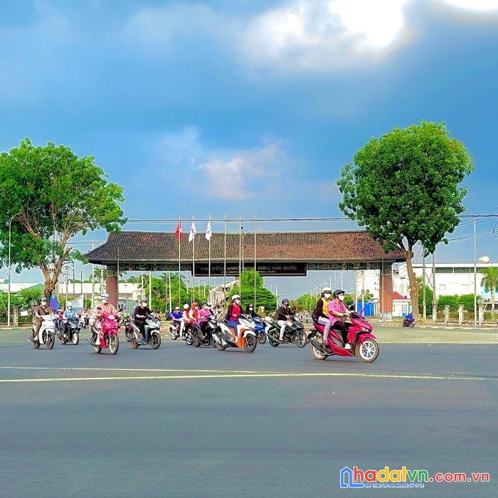 Chị em cần bán 250m2 đất thị xã chơn thành, sổ sẵn,giá 4xxtr