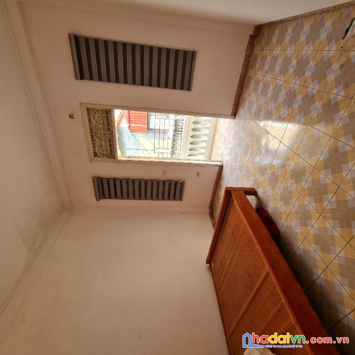 Ngõ 269 lạc long quân- 40m sổ đỏ vuông đẹp- thêm 28m sân để xe- 4.3 tỷ 