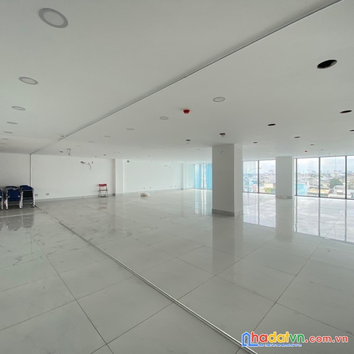 Cho thuê tòa nhà mặt tiền hà huy giáp