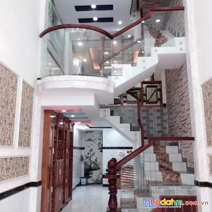Bán nhà hxh thông 26m2-5tang huỳnh văn nghệ tân bình-ngay chợ bảo ngọc tú 
