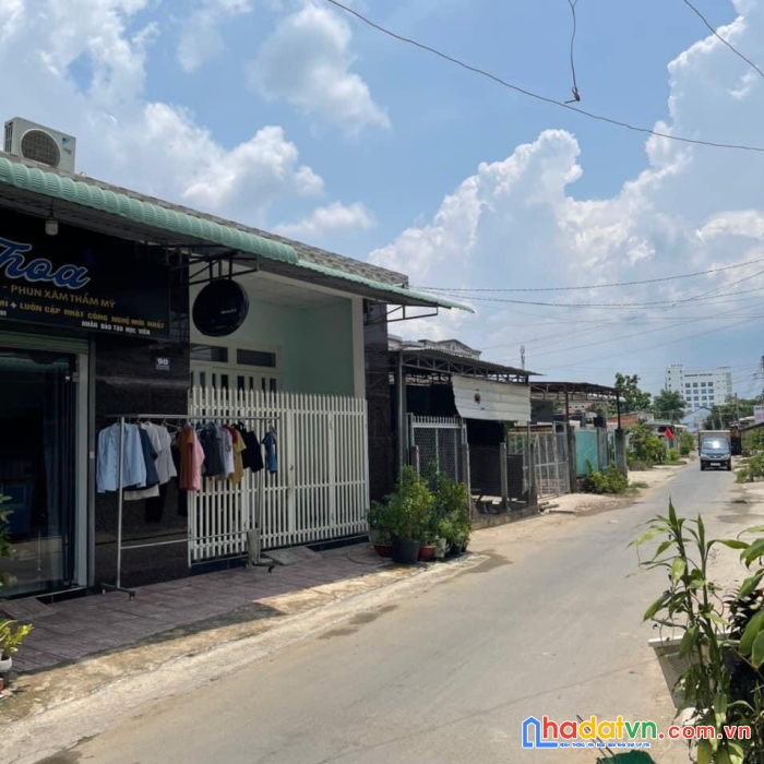 Bán gấp nhà mặt tiền khu dân cư đông đúc, không lộ giới, trung tâm thành phố tây ninh