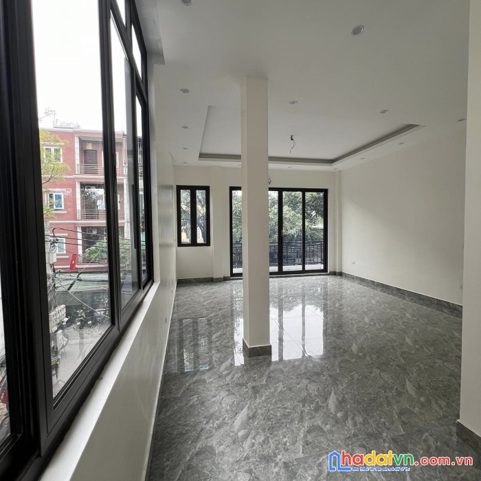 Cho thuê nhà căn góc 2 mặt tiền số 99 ngõ 24 phố kim đồng tiện làm vp, showroom