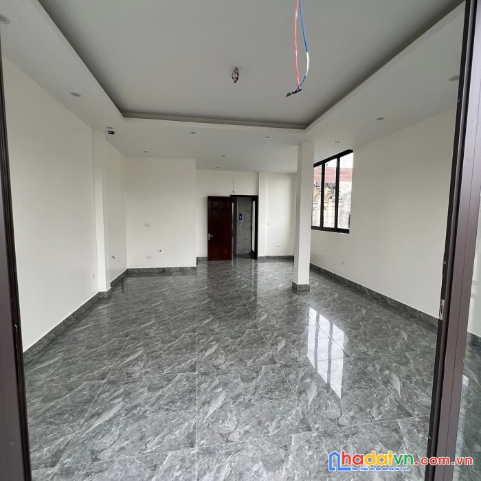 Cho thuê nhà căn góc 2 mặt tiền số 99 ngõ 24 phố kim đồng tiện làm vp, showroom