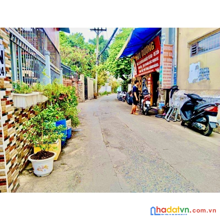 230m2 đường nguyễn thị sóc.ngang 10m ngay chợ đầu mối hóc môn giá chào 9 tỷ 3.
