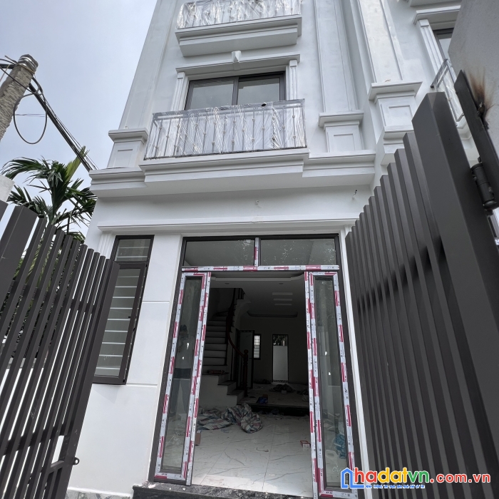 Còn duy nhất căn 3 tầng, 40m2-4pn, ôtô tới cửa, giá chỉ 2.4 tỷ cách bx yên nghĩa 5km.