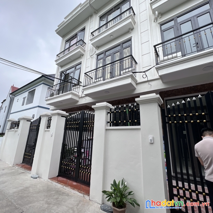 Còn duy nhất căn 3 tầng, 40m2-4pn, ôtô tới cửa, giá chỉ 2.4 tỷ cách bx yên nghĩa 5km.