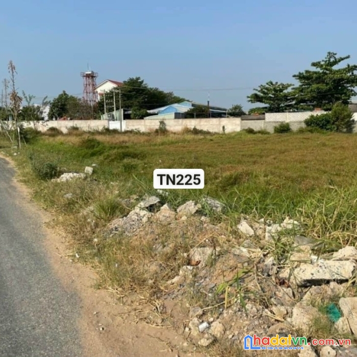 Cần bán 2 lô đất thổ cư  ngay sát chợ đức hòa , sổ hồng riêng.