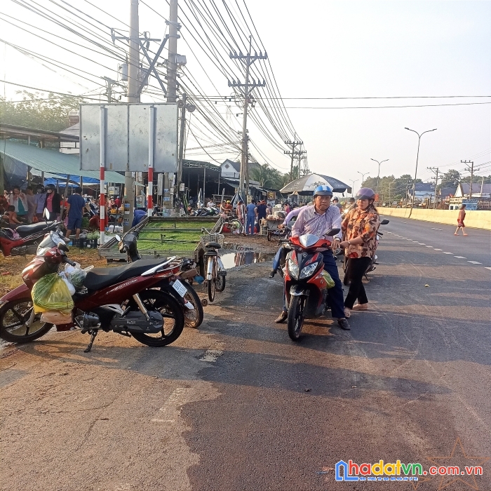 Cần bán gấp lô đất ngay chợ minh hưng giá rẻ, cách ql13 100m