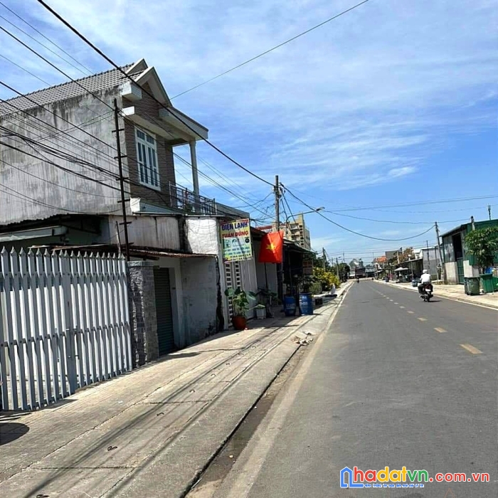 Cần bán gấp lô đất ngay chợ minh hưng giá rẻ, cách ql13 100m