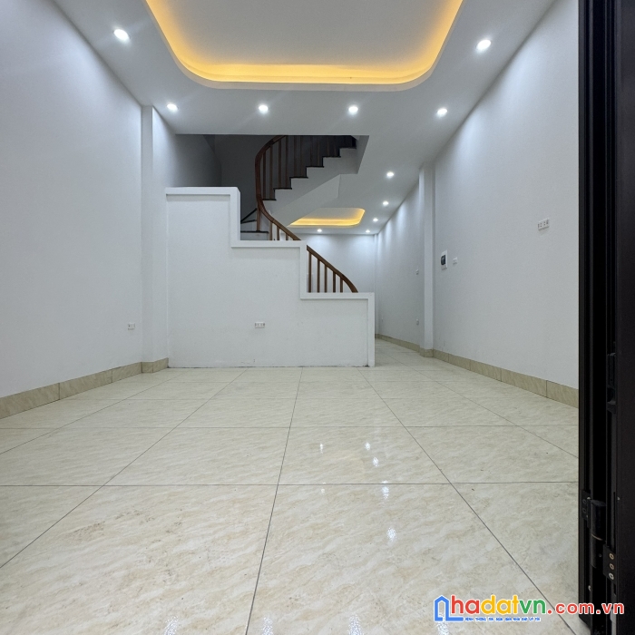 Chỉ 2tỷ45 – có ngay nhà đẹp đông la 40m2, ô tô đỗ cửa, cách ubnd xã 200m