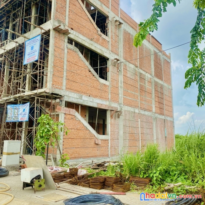 Oh my god luôn ! lô đất giáp ranh bình chánh giá quá tốt chỉ 1 tỷ 150 , sổ riêng . gần kcn .