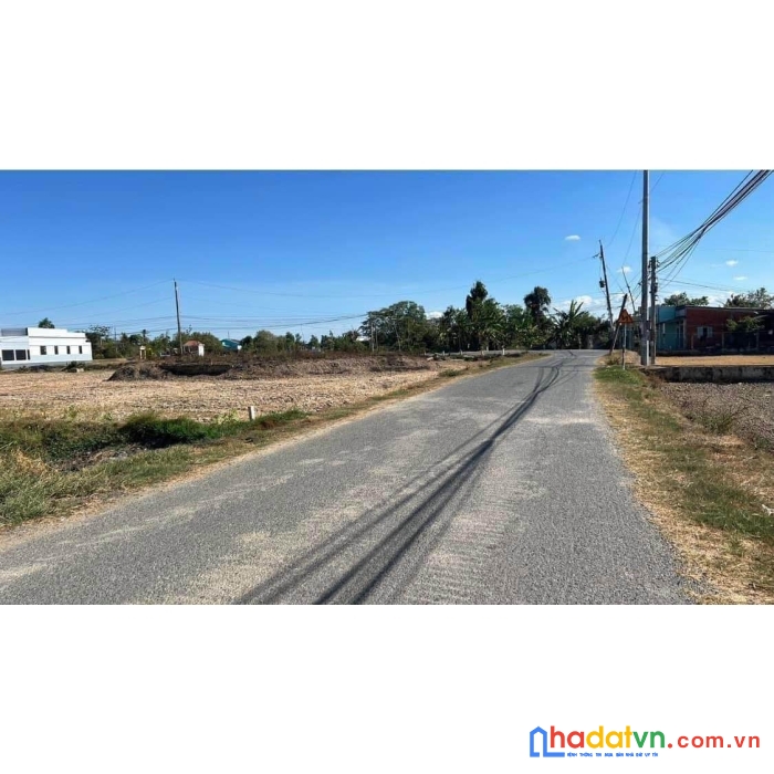 Ở đây bán lô đất ở đường vườn thơm, bình chánh 180m2. giá hấp dẫn chỉ 2 tỷ250