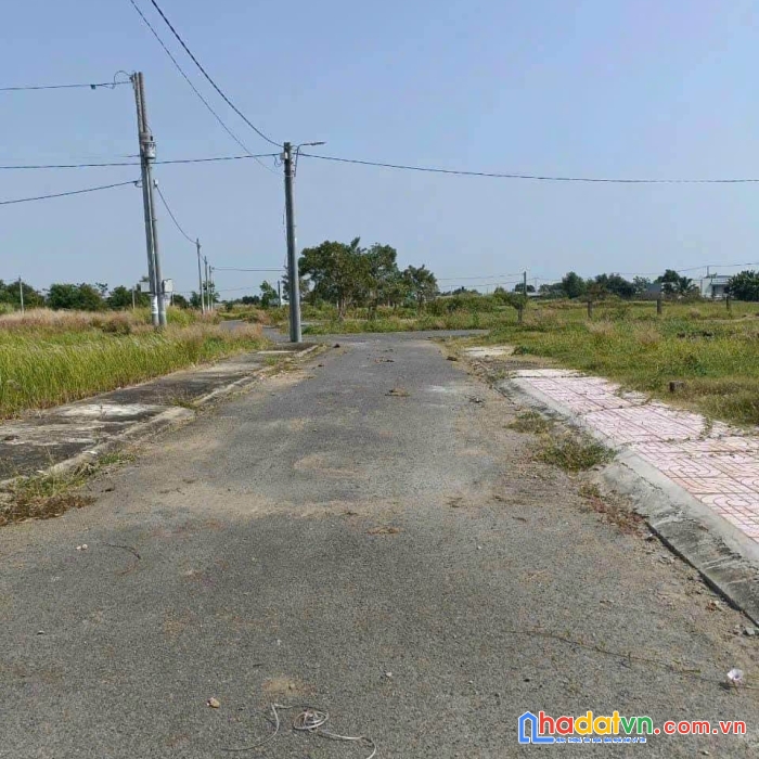 Ở đây bán lô đất ở đường vườn thơm, bình chánh 180m2. giá hấp dẫn chỉ 2 tỷ250