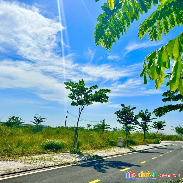  rất cần bán ngay lô đất ở đường an hạ , bình chánh giá cực hời chỉ 1 tỷ 2 với 90m2 .