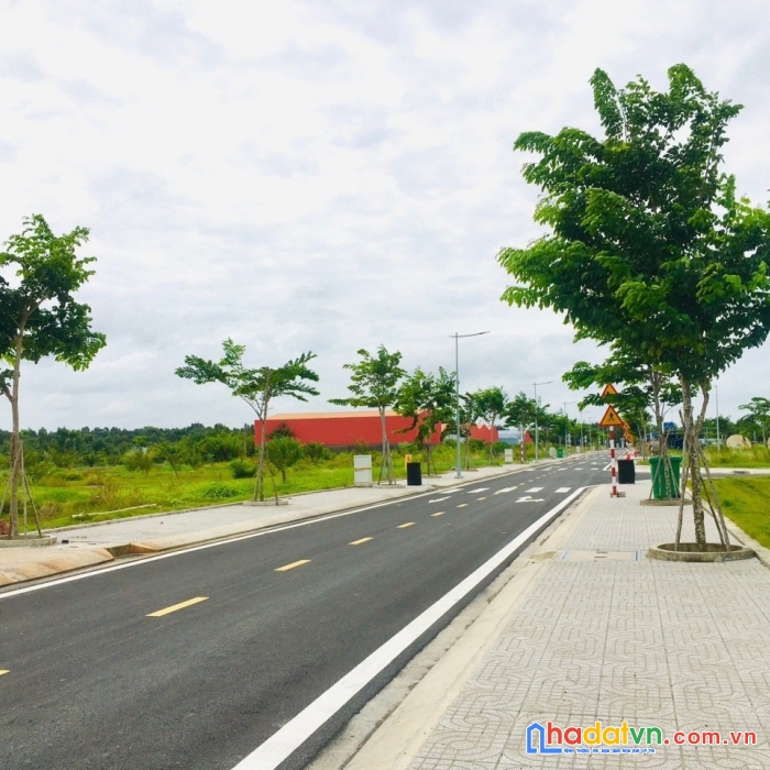  rất cần bán ngay lô đất ở đường an hạ , bình chánh giá cực hời chỉ 1 tỷ 2 với 90m2 .