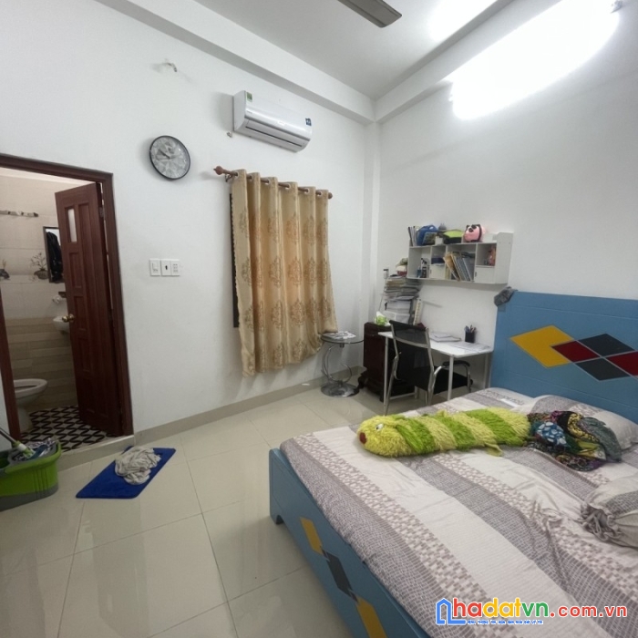 Chỉ 3.95 tỷ, nhà 50m2, 4 tầng, 4.2m x 12m sổ hoàn công đủ. 