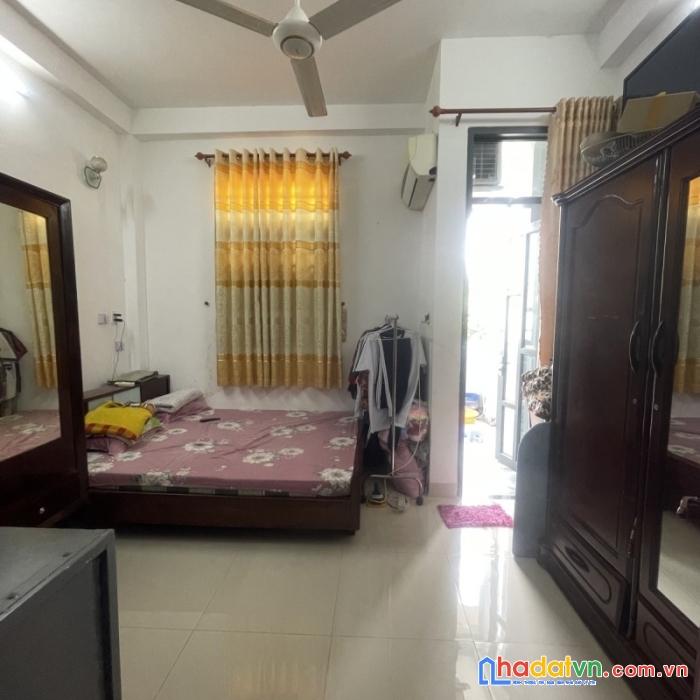 Chỉ 3.95 tỷ, nhà 50m2, 4 tầng, 4.2m x 12m sổ hoàn công đủ. 