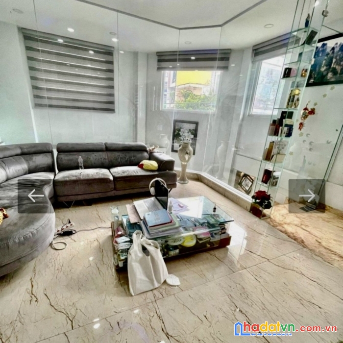  lô góc 2 mặt tiền trải nhựa, đường bàn cờ, có thang máy tiện