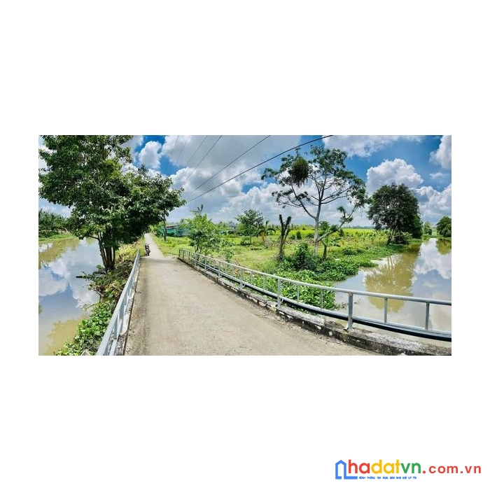 Bán 1400m2 có 420 thổ, 2 mặt tiền kênh g,định thành 