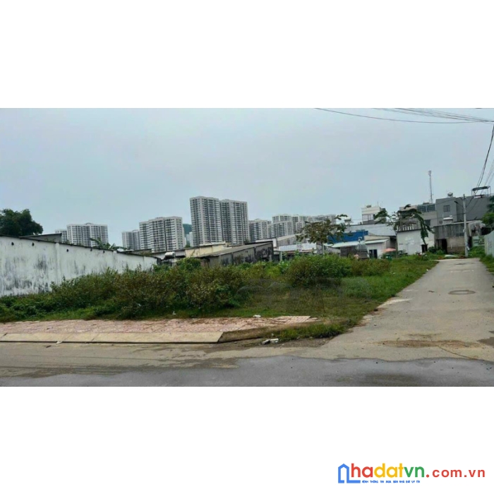 Thiếu vốn rất muốn bán lô đất ở góc  đường võ trần chí , tân nhựt 