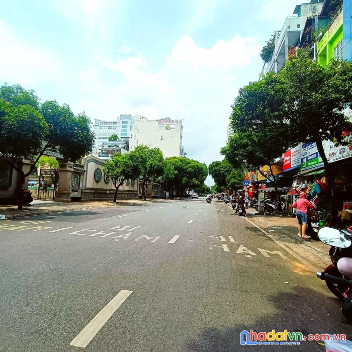 Thiếu vốn rất muốn bán lô đất ở góc  đường võ trần chí , tân nhựt 