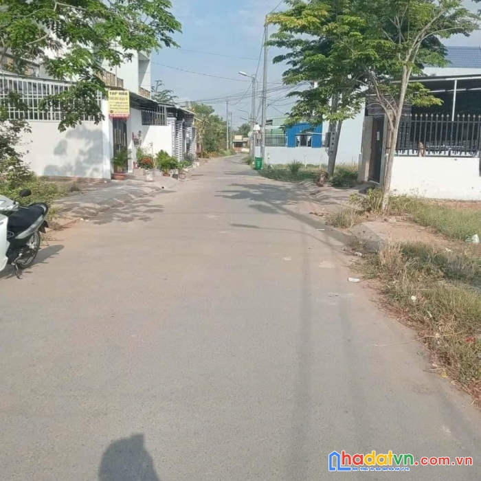 Định cư chỗ khác cần ra hàng gấp đất ở kênh a, lê minh xuân,bình chánh
