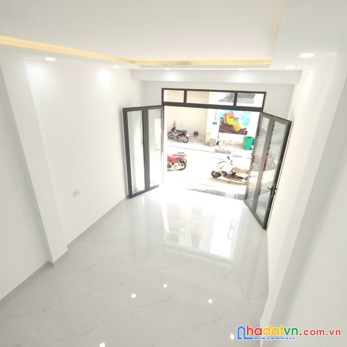 Khách ngộp ngân hàng cần ra gấp nhà gần kdl đầm sen q11 nhà mới 4 tầng