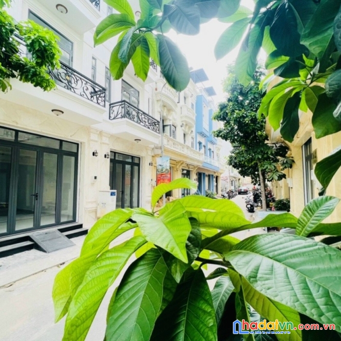 Khách ngộp ngân hàng cần ra gấp nhà gần kdl đầm sen q11 nhà mới 4 tầng