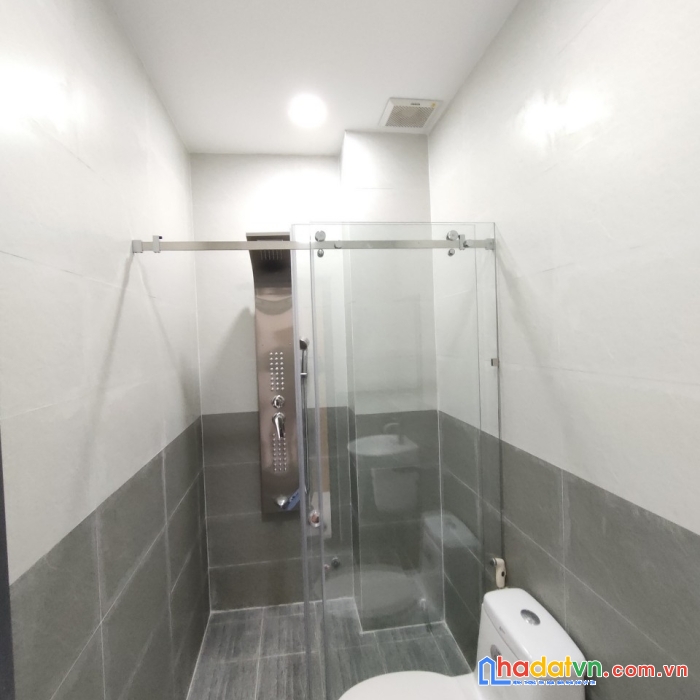 Khách ngộp ngân hàng cần ra gấp nhà gần kdl đầm sen q11 nhà mới 4 tầng