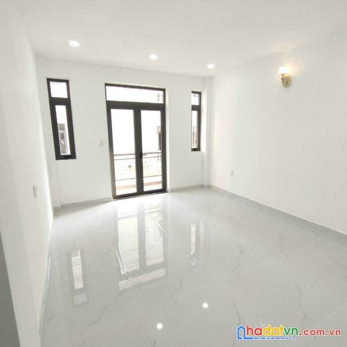 Khách ngộp ngân hàng cần ra gấp nhà gần kdl đầm sen q11 nhà mới 4 tầng