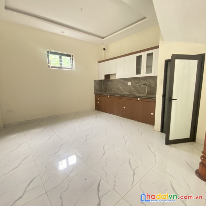 Rẻ số 1 đại thành. nhà 40m (3 tầng*3pn) ô tô qua cổng  giá chỉ 2.399 tỷ, về ở luôn.