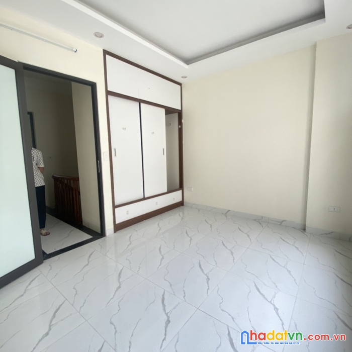 Rẻ số 1 đại thành. nhà 40m (3 tầng*3pn) ô tô qua cổng  giá chỉ 2.399 tỷ, về ở luôn.