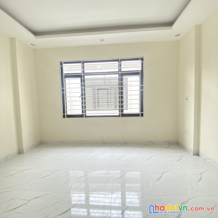 Rẻ số 1 đại thành. nhà 40m (3 tầng*3pn) ô tô qua cổng  giá chỉ 2.399 tỷ, về ở luôn.