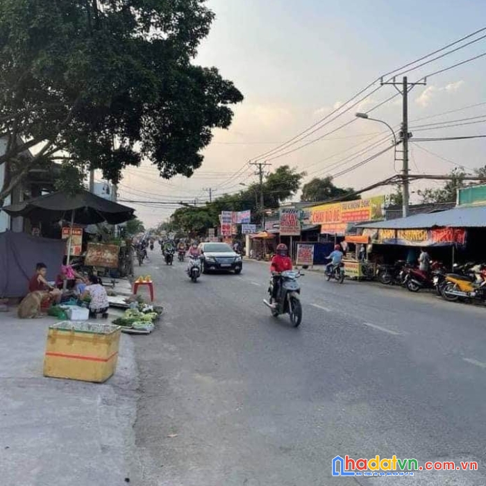 Ở đây tôi bán lô đất đẹp 120m2 tại võ hữu lợi , lê minh xuân