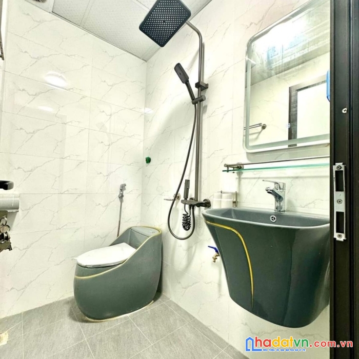 Bán nhà mặt chợ bia bà la khê hđ, dt 35m, 5tầng mặt tiền 3,2m giá 7.9tỷ tl