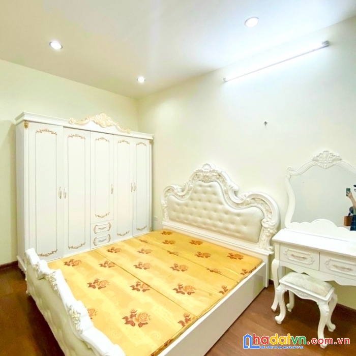 Bán nhà phân lô viện quân y 108 phố minh khai, ngõ ô tô tránh, 40m 5t 8.9 tỷ. nhà mới ở luôn