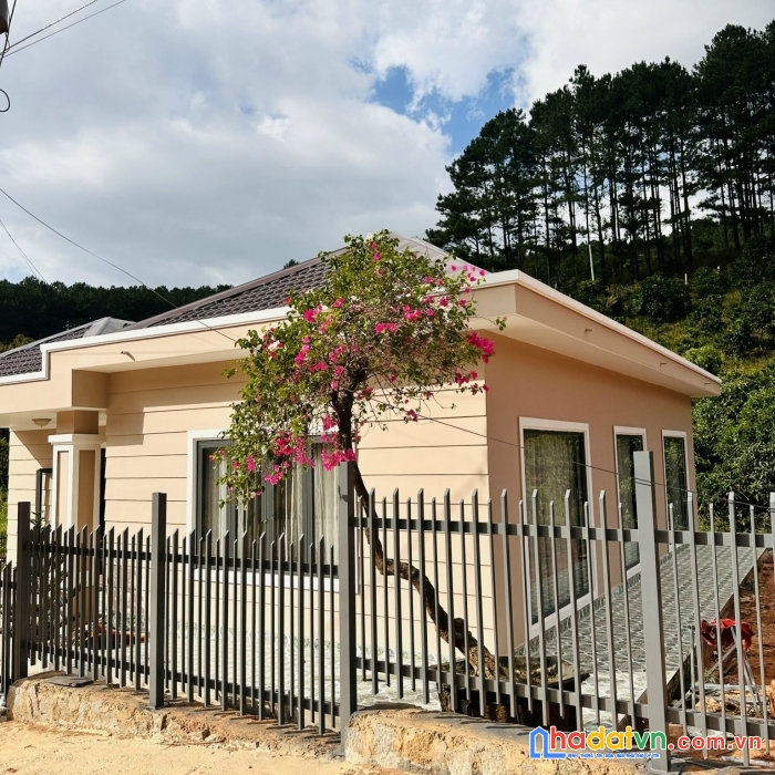 Bán 900m2 đất mê linh - lâm hà, sổ riêng xây dựng, thổ cư, có nhà 2pn