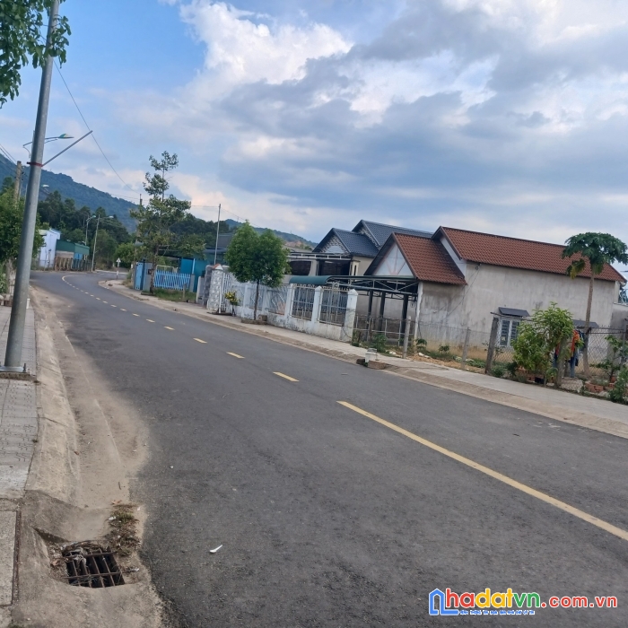 Cần bán đất mặt tiền đường phạm ngọc thạch đạ huoai lâm đồng