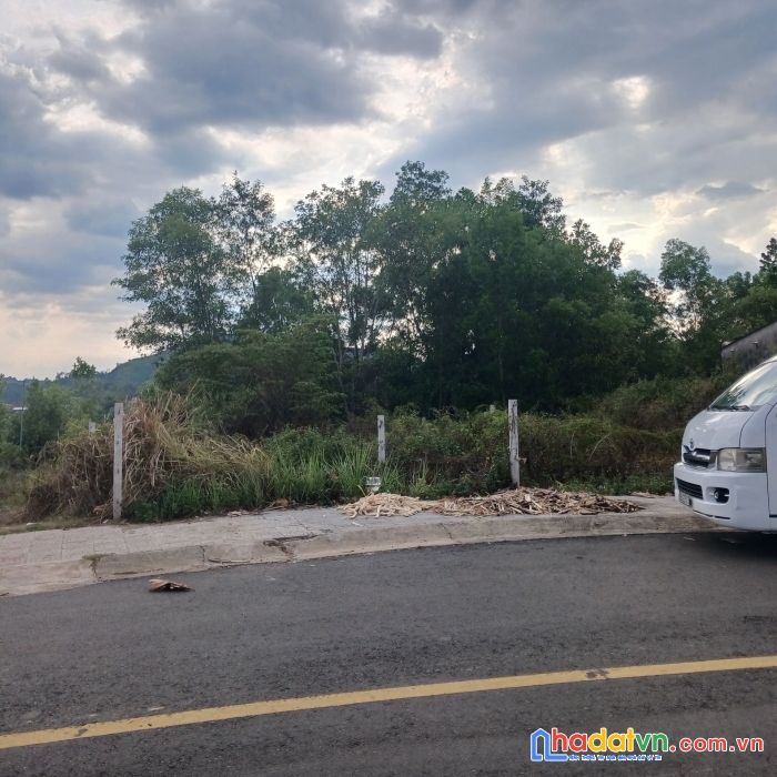 Cần bán đất mặt tiền đường phạm ngọc thạch đạ huoai lâm đồng