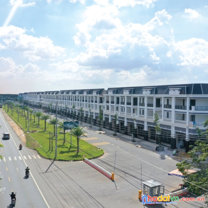 Bán shophouse 1 trệt 1 lửng 2 lầu mặt tiền dt 769 sân bay long thành