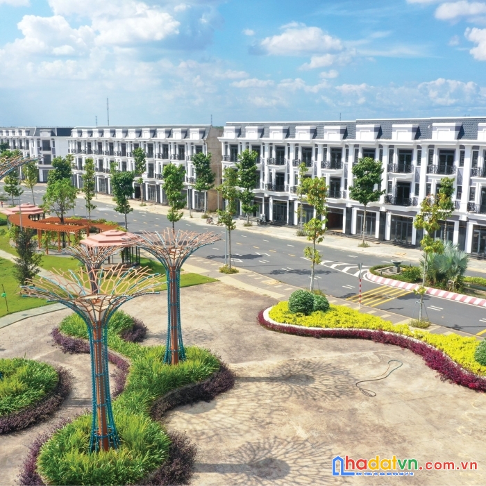 Bán shophouse 1 trệt 1 lửng 2 lầu mặt tiền dt 769 sân bay long thành