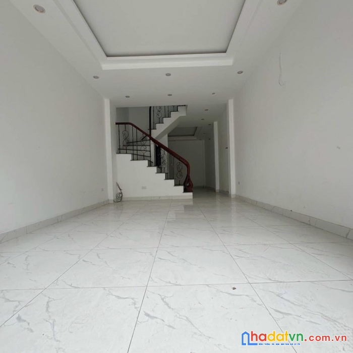 Nhà trung tâm đại thành 3t (42m), ô tô tới cửa, 5p ra kđt đô nghĩa . chỉ 2ty5