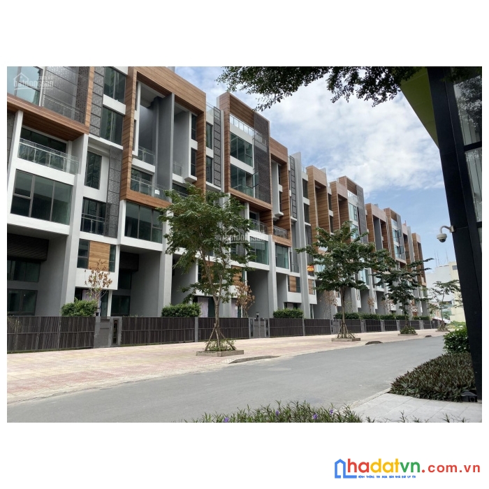 Bán căn nhà dt: 5 x22 , 5 tầng, mt đường đồng văn cống. giá: 15 tỷ