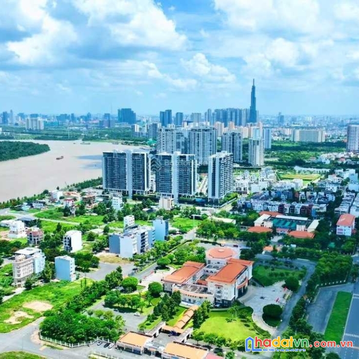 Bán căn nhà ngay trung tâm hành chính quận 2. dt: 5 x 22 ( 5 tầng) giá: 16 tỷ