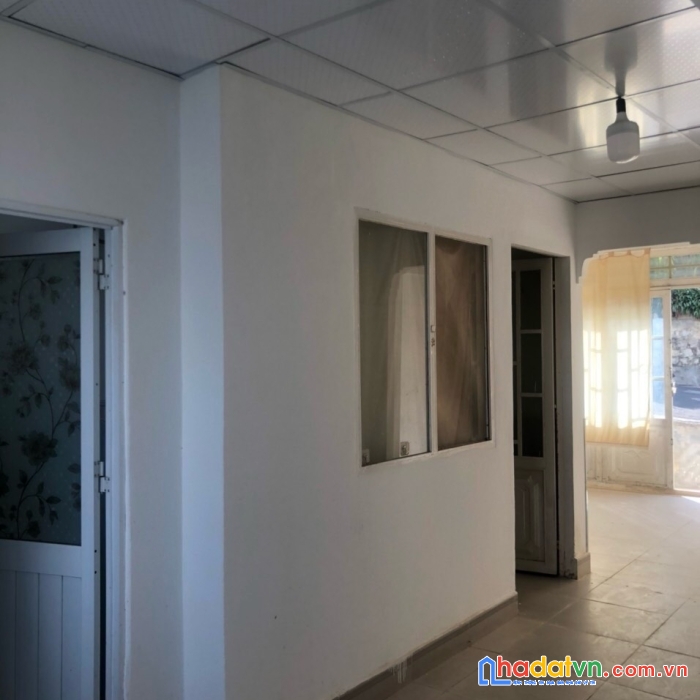 Cần bán nhà trung tâm đà lạt, đường ô tô nhà chung 2tỉ5, lh 0888-113-882
