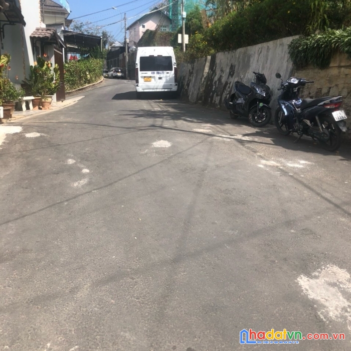 Cần bán nhà trung tâm đà lạt, đường ô tô nhà chung 2tỉ5, lh 0888-113-882