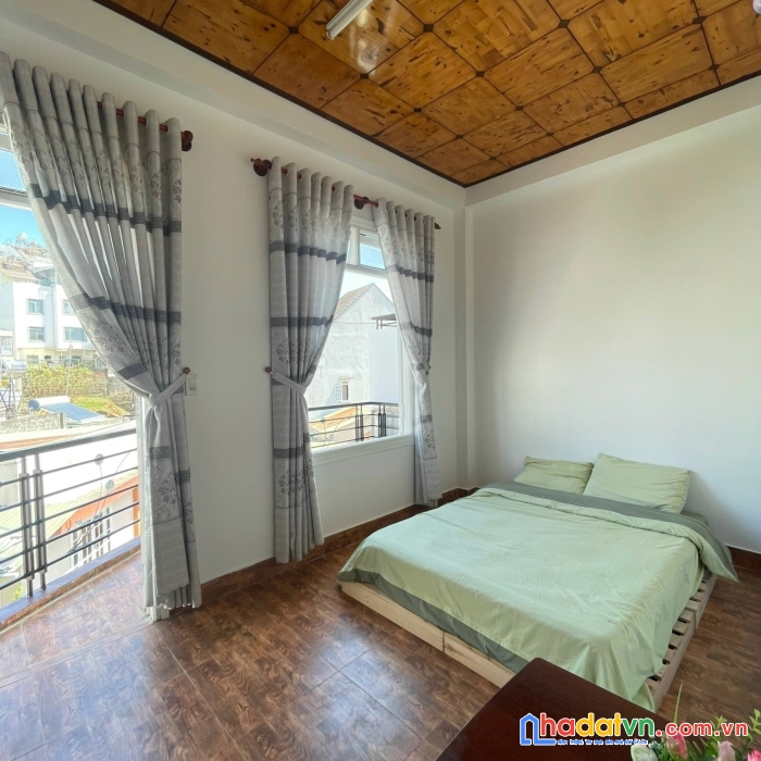 Bán nhà trung tâm đà lạt, 2 mặt tiền 2 cổng riêng biệt, sổ riêng xây dựng