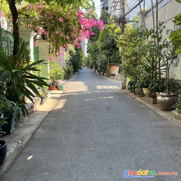 Bán căn villa mini làng báo chí - thảo điền. dt: 10x11. giá: 19 tỷ