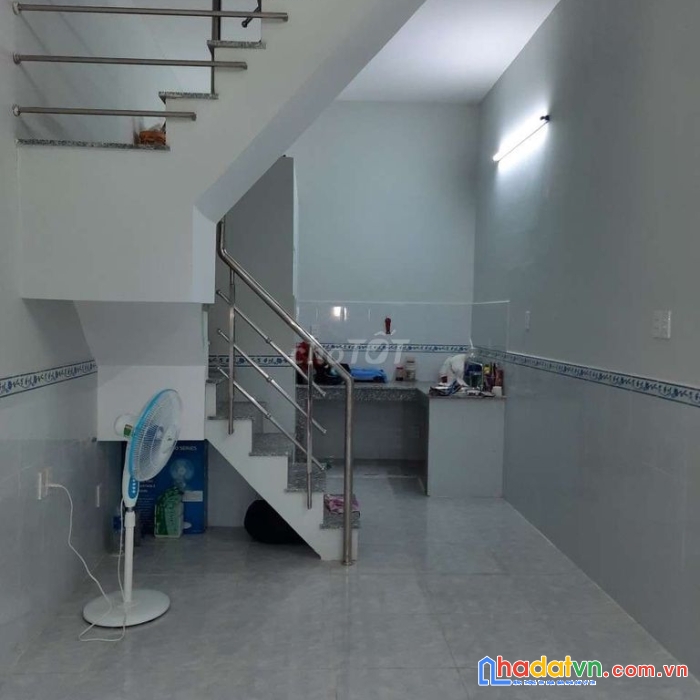 Nhà mới xây, 3x8m 1 trệt, 1 lầu, 2 phòng,tolet lê văn lương nối dài