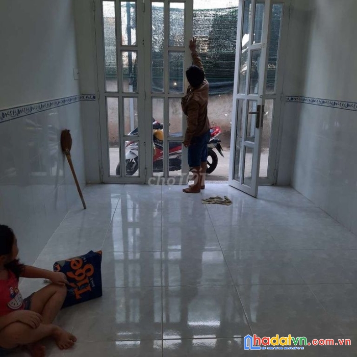 Nhà mới xây, 3x8m 1 trệt, 1 lầu, 2 phòng,tolet lê văn lương nối dài